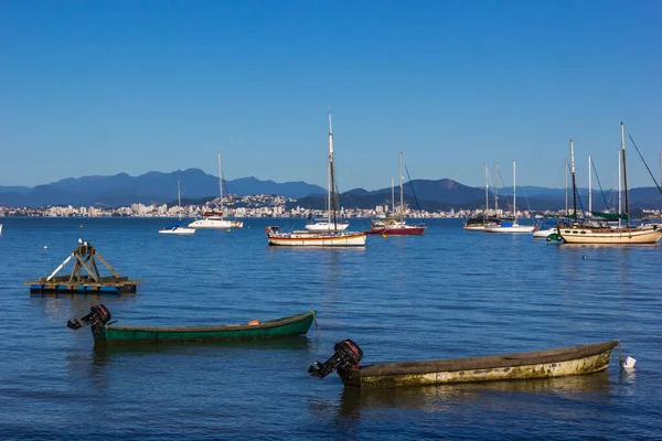 Florianpolis Brasil Abr 2017 Barcos Baía Norte Florianópolis Brasil — Fotografia de Stock