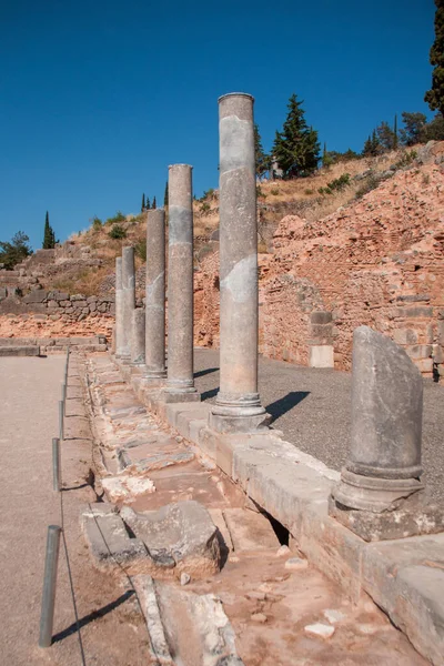 Yunanistan Delphi Kentindeki Apollo Tapınağı Nın Antik Kolonları — Stok fotoğraf