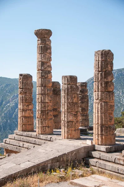 Yunanistan Delphi Kentindeki Apollo Tapınağı Nın Antik Kolonları — Stok fotoğraf