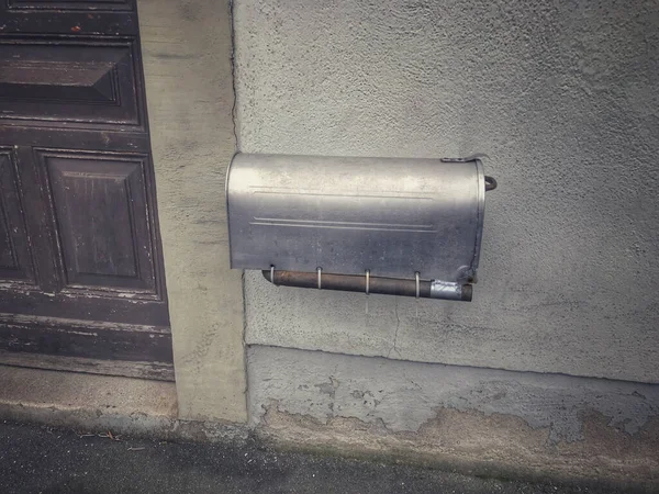Крупним Планом Знімок Металевої Поштової Скриньки Тротуарі — стокове фото