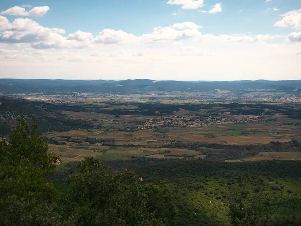 Ein Schöner Blick Auf Eine Landschaft Unter Wolkenlosem Blauen Himmel — Stockfoto