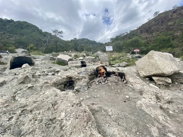 Közelkép Valami Égő Yanartas Barlangban Flame Rock Antalya Törökország — Stock Fotó