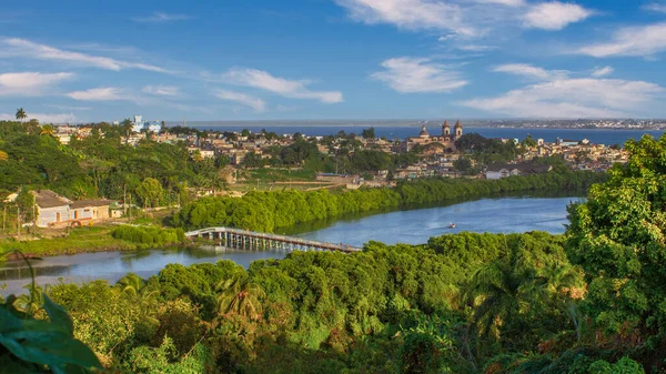 プエルト リコの福音派神学校からのユーリ川の美しい活気のある景色 — ストック写真