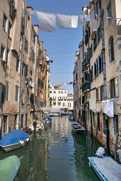 Plano Vertical Canal Entre Los Edificios Venecia Italia — Foto de Stock