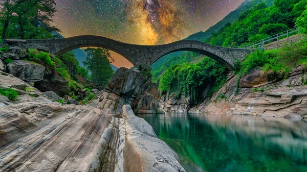 Malebný Záběr Mostu Ponte Dei Salti Švýcarsku Noci — Stock fotografie
