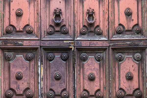 Nahaufnahme Einer Alten Antiken Holztür Mit Messing — Stockfoto