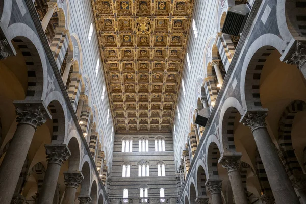 Снимок Потолка Piazza Dei Miracoli Низким Углом Пизе Тоскана Италия — стоковое фото