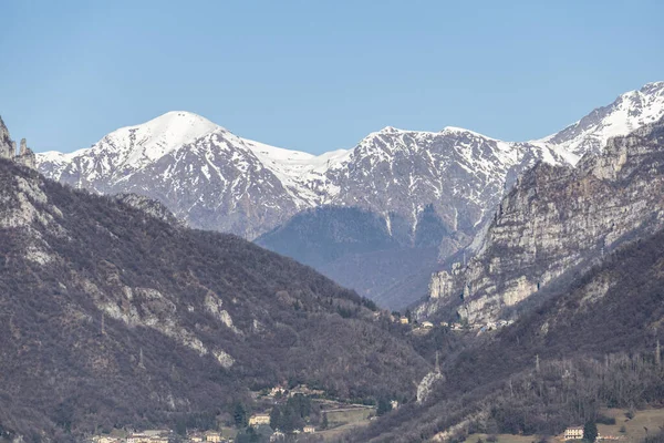 Zaśnieżone Pasmo Górskie Rezerwat Przyrody Monte Barro Galbiate Prowincja Lecco — Zdjęcie stockowe