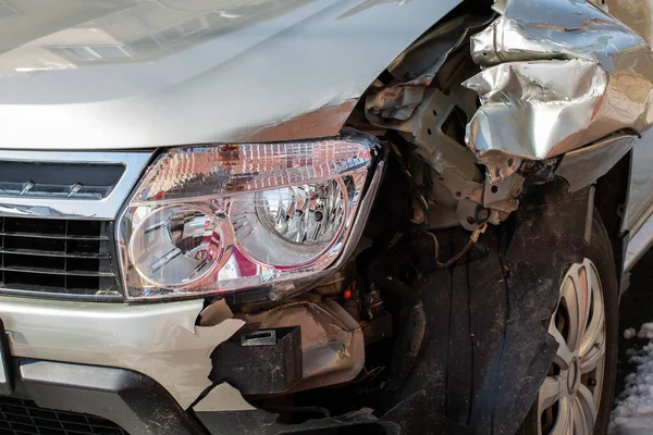 Carro Danificado Detalhe Metal Esmagado Plástico Após Acidente Trânsito — Fotografia de Stock
