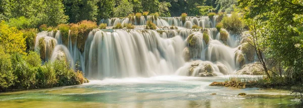 Uma Vista Panorâmica Uma Cachoeira Tropical — Fotografia de Stock