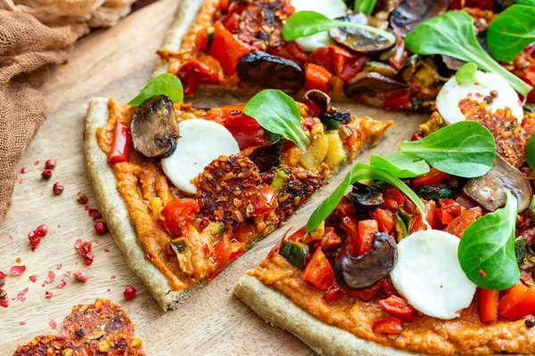 Primer Plano Pizza Fresca Vegana Cruda Con Champiñones Otras Verduras — Foto de Stock