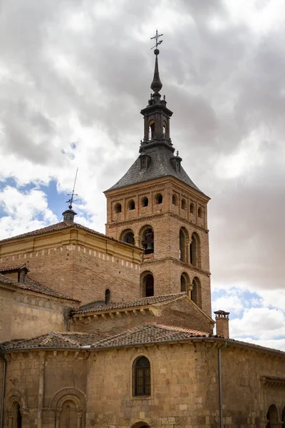 Colpo Verticale Della Chiesa San Martin Segovia Spagna Sotto Cielo — Foto Stock