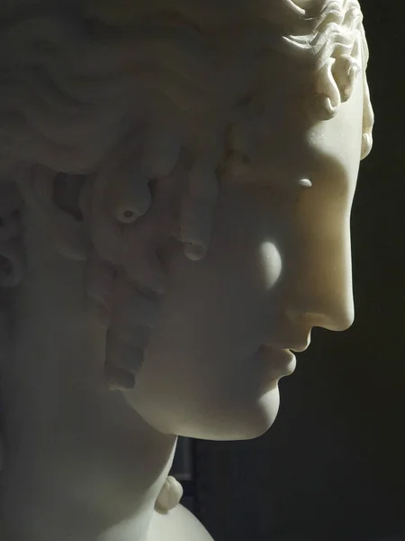 Une Sculpture Marbre Blanc Une Jeune Femme Par Antonio Canova — Photo