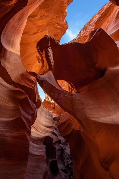 Una Hermosa Vista Del Interior Cueva Con Luz Solar Directa —  Fotos de Stock