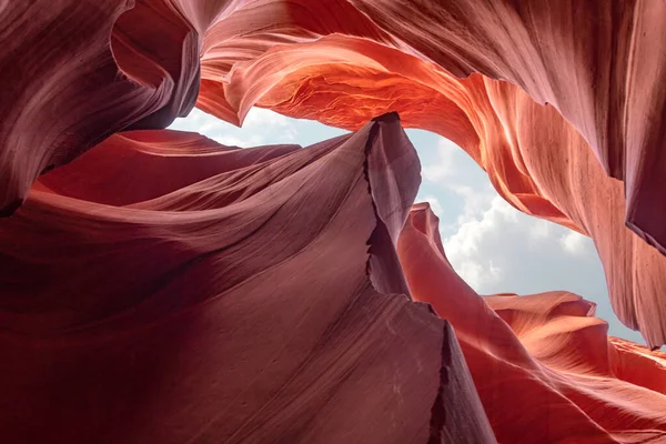 Una Hermosa Vista Del Interior Cueva Con Luz Solar Directa —  Fotos de Stock