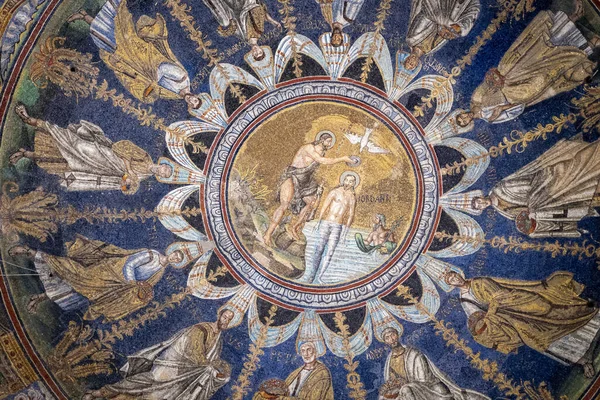 Låg Vinkel Bild Religiösa Mosaiker Taket Neonian Baptistery Ravenna — Stockfoto