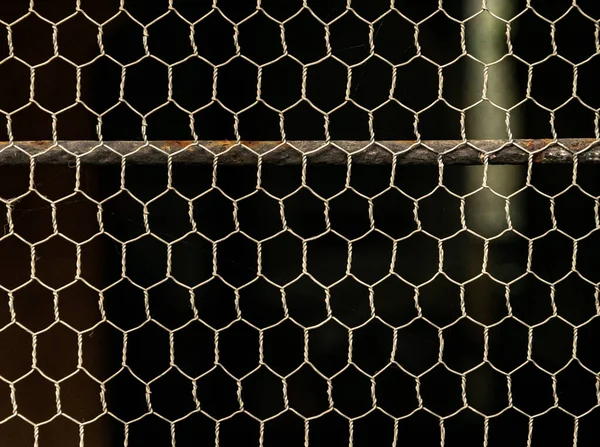 バックグラウンドに最適な金属線フェンスの閉鎖 — ストック写真