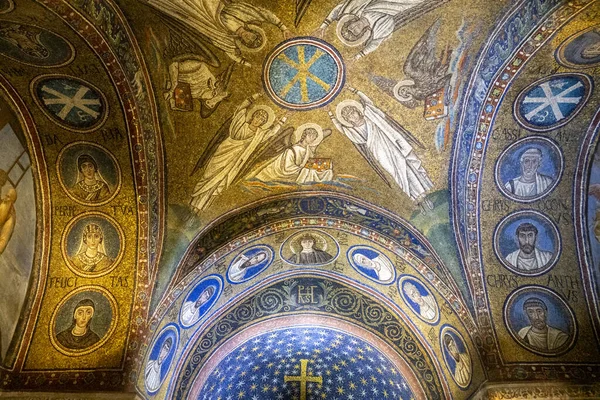 Unghi Scăzut Mozaicuri Tavan Capela Arhiepiscopală Ravenna Italia — Fotografie, imagine de stoc