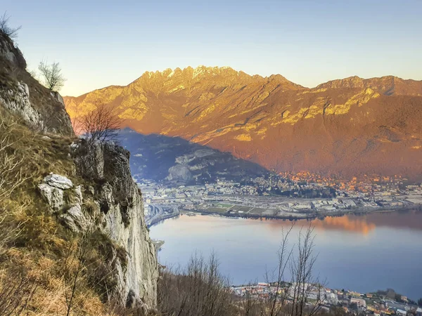 Nádherný Výhled Přírodní Rezervaci Annone Monte Barro Při Západu Slunce — Stock fotografie