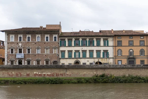 Una Vista Los Edificios Largo Del Río Arno Pisa Italia — Foto de Stock