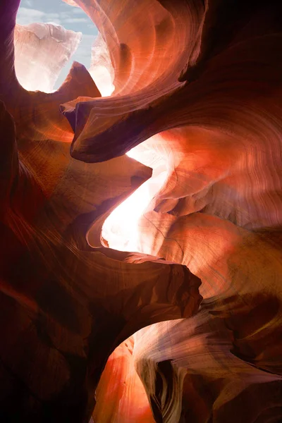 Uma Bela Vista Interior Caverna Com Luz Solar Direta Nas — Fotografia de Stock