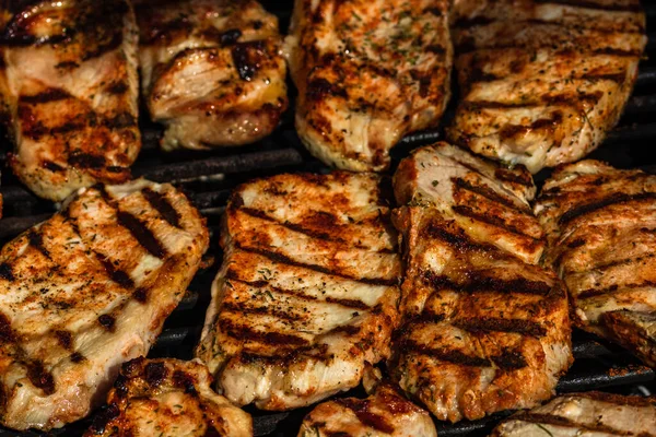 Primer Plano Deliciosos Jugosos Apetitosos Filetes Carne Cerdo Cocinados Parrilla — Foto de Stock