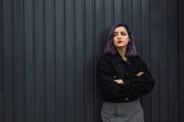 Cool European Female Purple Hair Leaning Black Fence — Stock Photo, Image