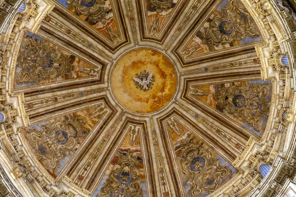 Tiro Ângulo Baixo Cúpula Nova Catedral Salamanca Espanha — Fotografia de Stock