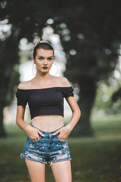 Une Jeune Femme Blanche Bosniaque Sexy Dans Haut Culture Noir — Photo