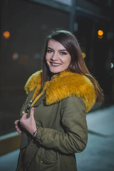 Pretty Smiling Young Lady Posing Fur Colla — стоковое фото