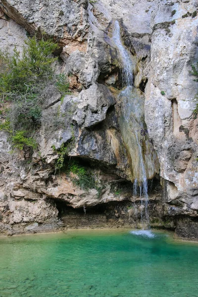 Красивый Водопад Спускающийся Скалы Реку — стоковое фото
