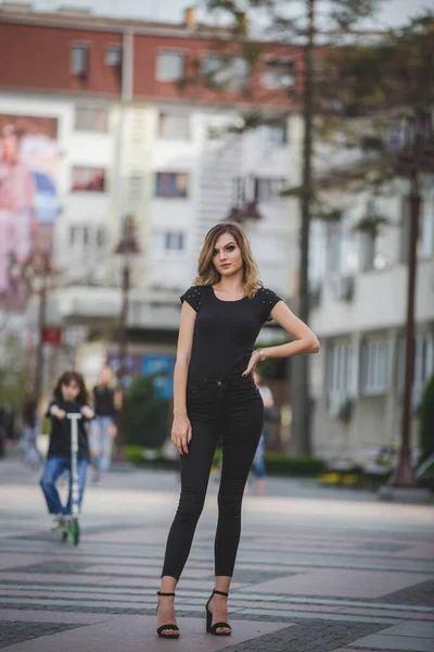 Vertical Shot Blonde Caucasian Woman Black Heels Standing Park Posing — Stock Photo, Image