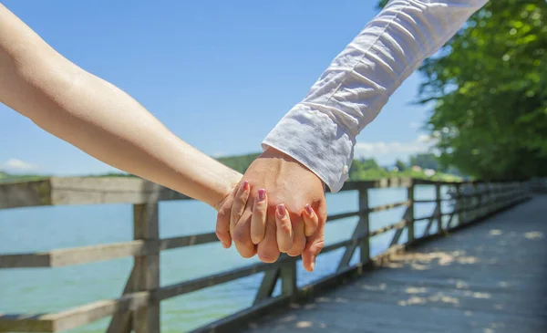 Closeup Shot Cute Couple Holding Hands Walking Wooden Bridge Lake —  Fotos de Stock