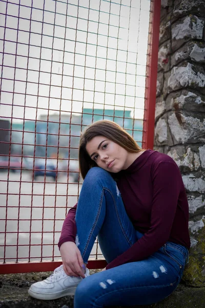 Adult Woman Wearing Sweater Jeans Sitting Wall Fences Park — Stock Photo, Image