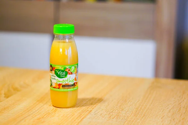 Poznan Polen April 2016 Vital Fresh Smoothie Einer Plastikflasche Auf — Stockfoto