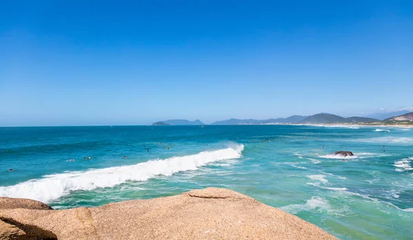 Ondas Espuma Atingem Litoral Arenoso Praia Joaquina Florianópolis Brasil — Fotografia de Stock