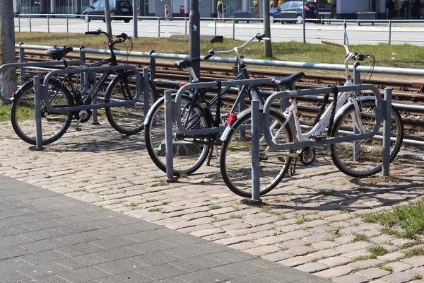 Kiel ドイツ 2021年4月16日 キール市内の駐車場での自転車 — ストック写真