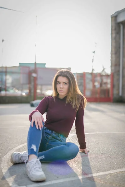 Shallow Focus Adult Woman Wearing Jeans Sweater Sitting Football Pitch — Stock Photo, Image