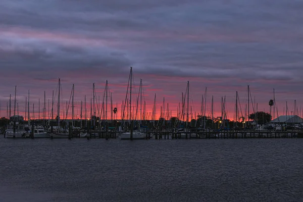 美国佛罗里达州日出时分的坦帕湾港口 — 图库照片