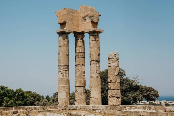 Akropolis Van Rhodos Met Bomen Erachter Onder Een Helderblauwe Hemel — Stockfoto