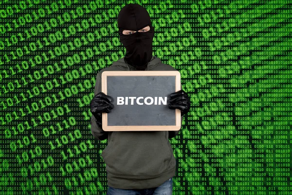 Een Hacker Met Een Blackboard Met Bitcoin Erop Voor Een — Stockfoto