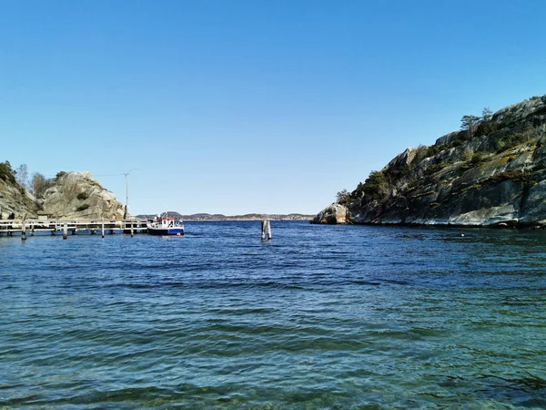 Een Prachtig Shot Van Een Haven Bij Het Water Kjerringvik — Stockfoto