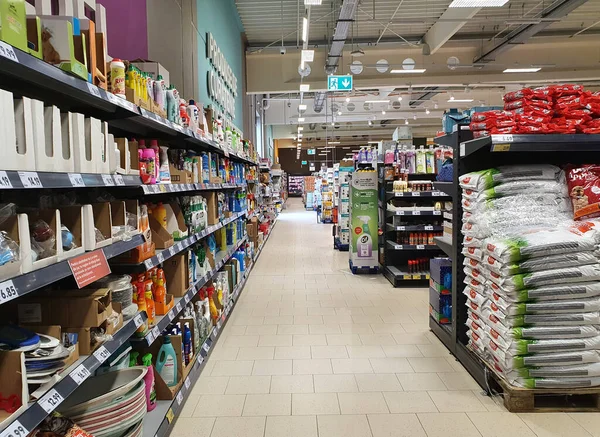 Sovata Rumunsko Dubna 2021 Police Různými Produkty Obchodě Kaufland Sovata — Stock fotografie