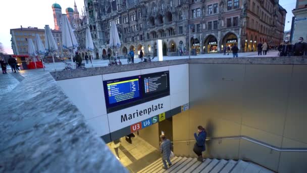 Entrada Estación Metro Marienplatz Múnich Por Noche Famosa Plaza Destino — Vídeos de Stock