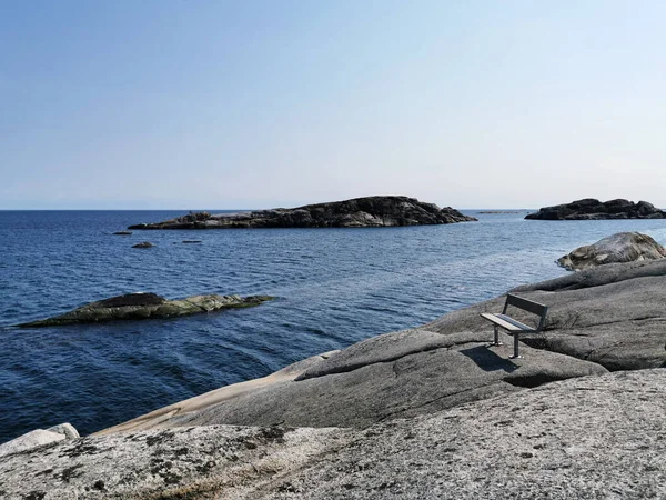 Vacker Bild Stenig Strand Och Klippformationer Havet Kjerringvik Norge — Stockfoto