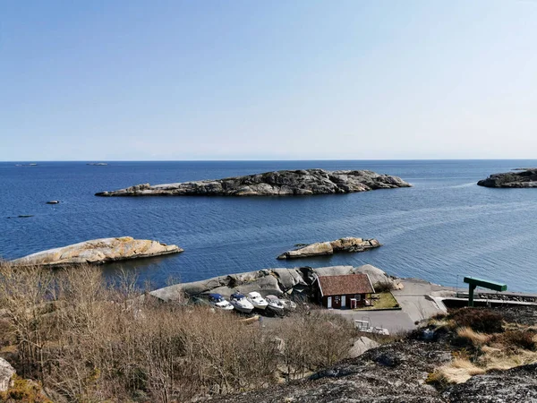 Vacker Bild Stenig Strand Med Hus Nära Havet Kjerringvik Norge — Stockfoto