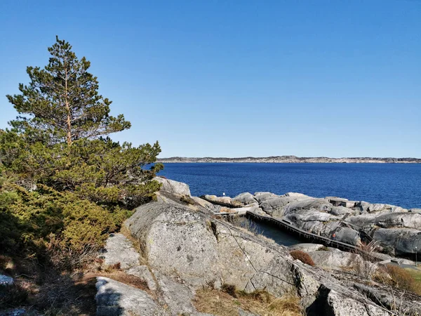 Krásný Záběr Skalnatý Břeh Moře Kjerringviku Norsko — Stock fotografie