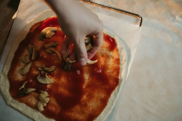 Närbild Bild Processen Att Göra Hemlagad Pizza — Stockfoto