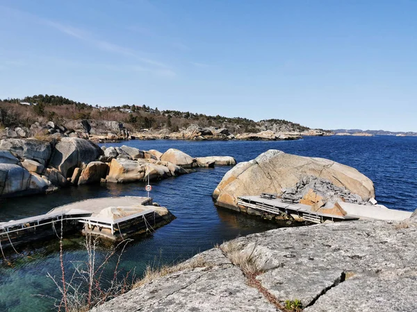 Красивый Снимок Скального Берега Скальных Образований Море Кьеррингвике Норвегия — стоковое фото