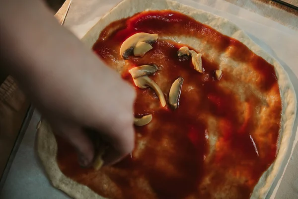 Närbild Bild Processen Att Göra Hemlagad Pizza — Stockfoto